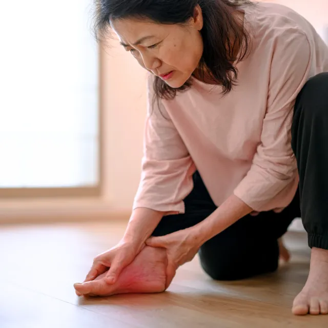 찌릿한 발바닥 통증
